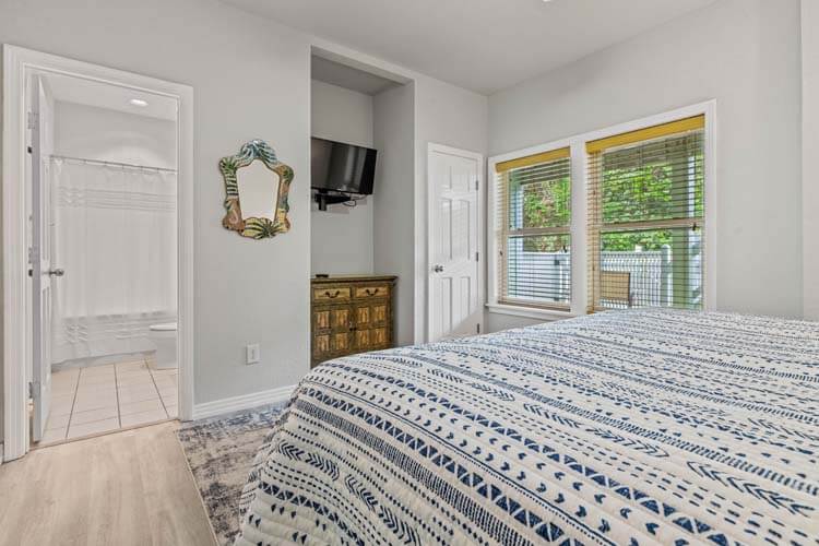 Ground Floor King with Private Bath