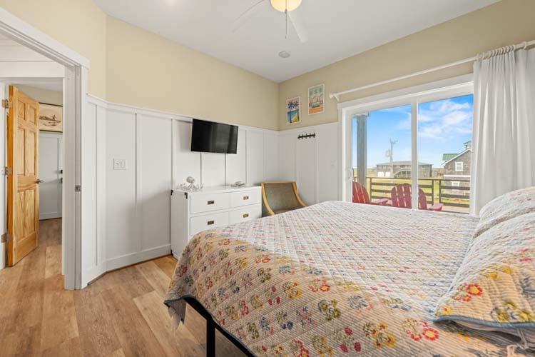 1st Floor King with Private Bath