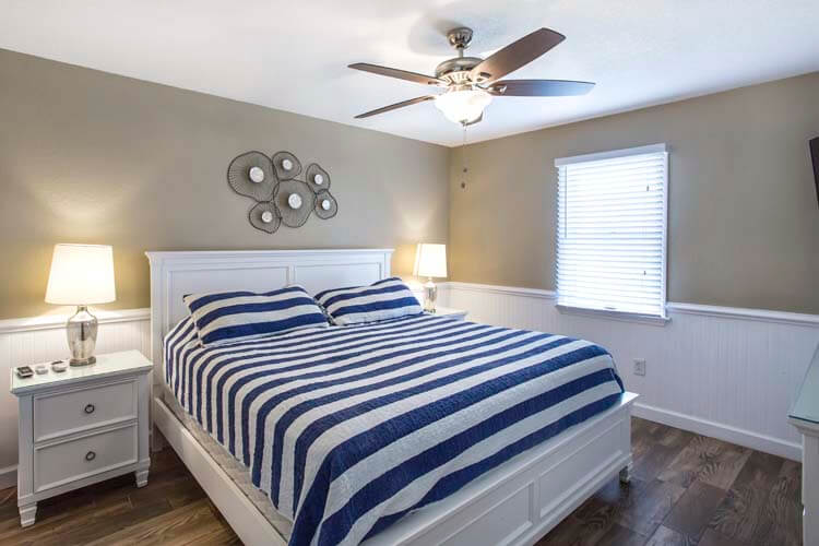 Ground Floor King with Shared Bath