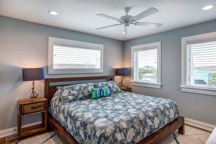 1st Floor NW King with Private Bath