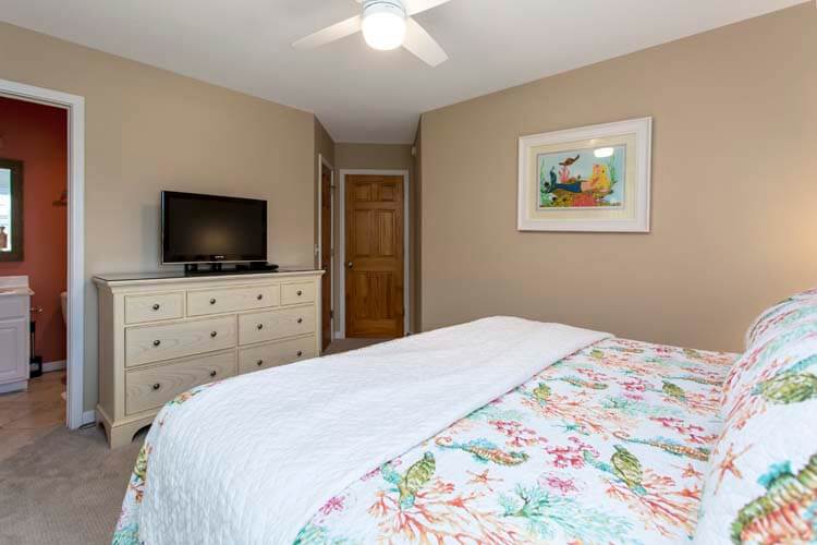 1st Floor King with Private Bath