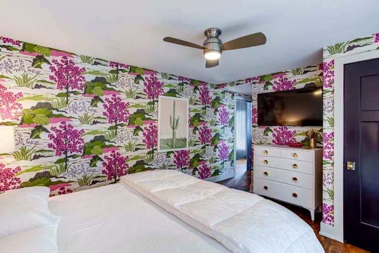 2nd Floor King with Private Bath (N)