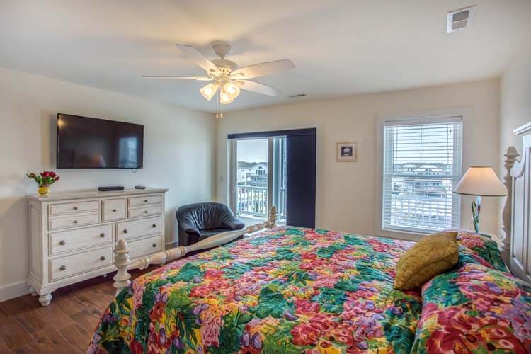 2nd Floor King with Private Bath