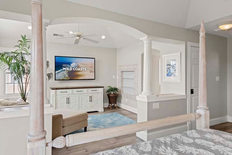 2nd Floor King with Private Bath (Captain's Quarters)