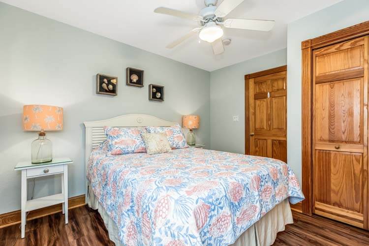 1st Floor Queen with Private Bath