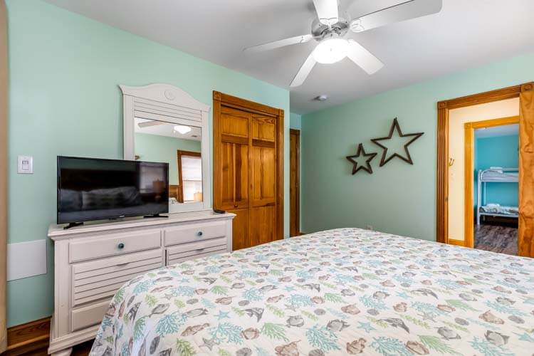 Ground Floor King with Shared Bath