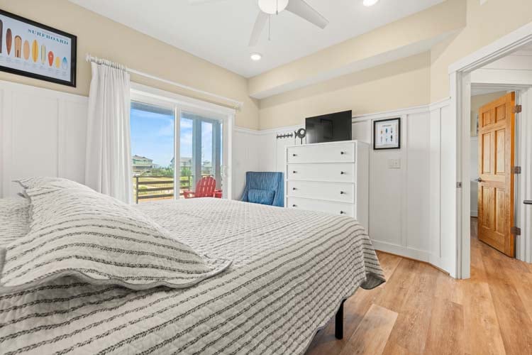 1st Floor King with Private Bath