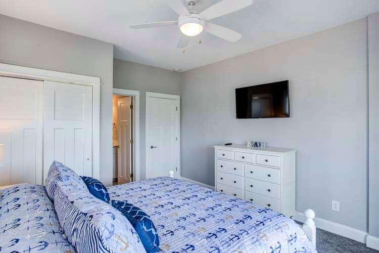 1st Floor King with Private Bath