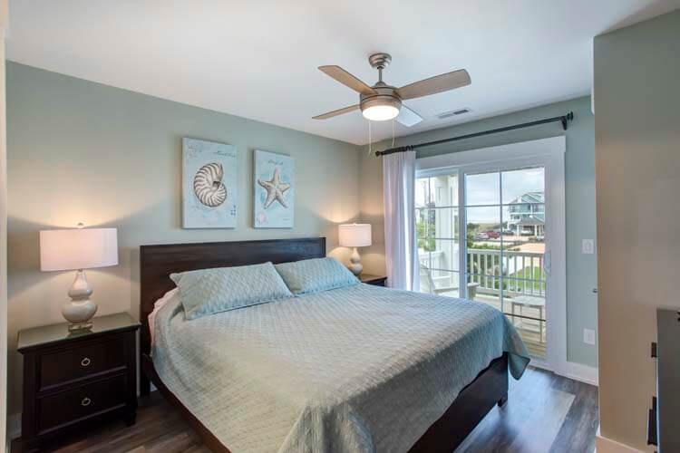 1st Floor King with Private Bath