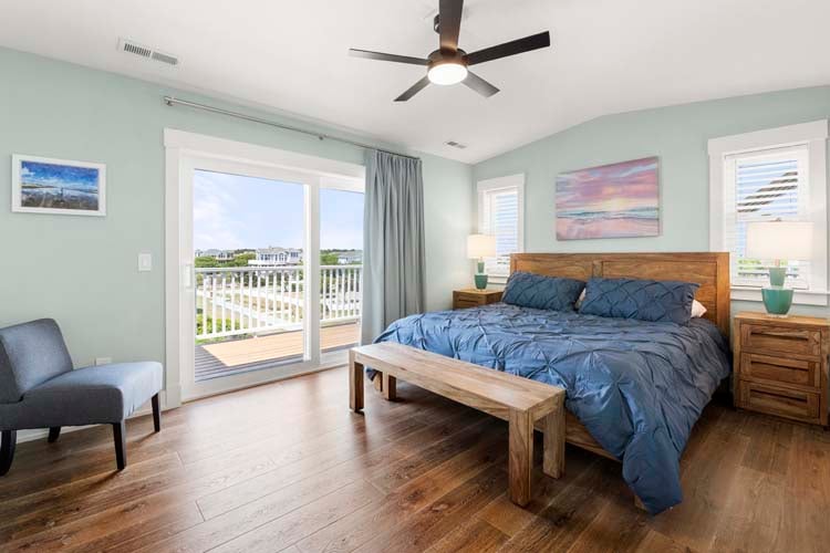 2nd Floor King with Private Bath