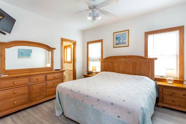 1st Floor King with Private Bath