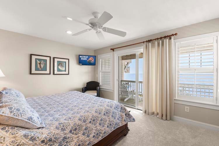 1st Floor King with Private Bath