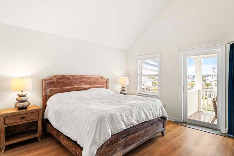 2nd Floor King with Private Bath