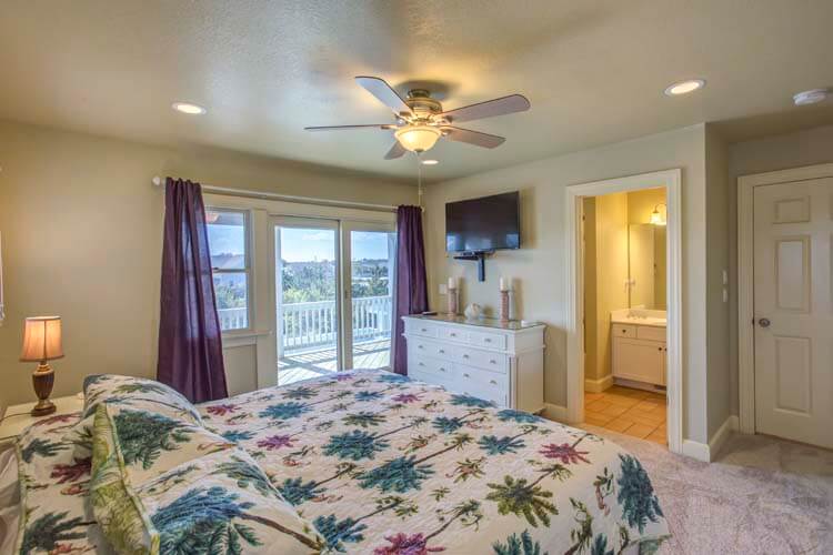 1st Floor King with Private Bath