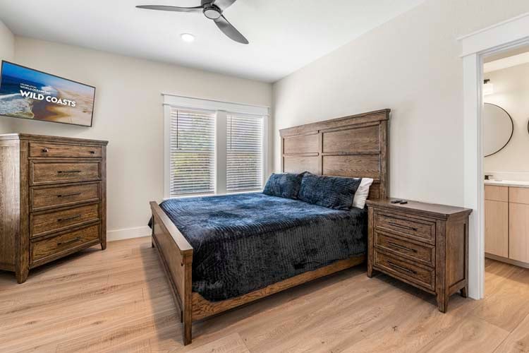 1st Floor King with Private Bath (11)