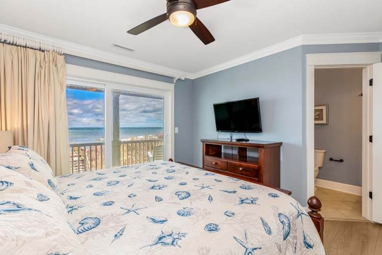 1st Floor King with Private Bath