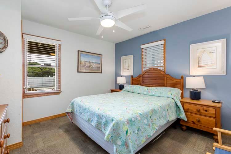 Ground Floor Queen with Private Bath