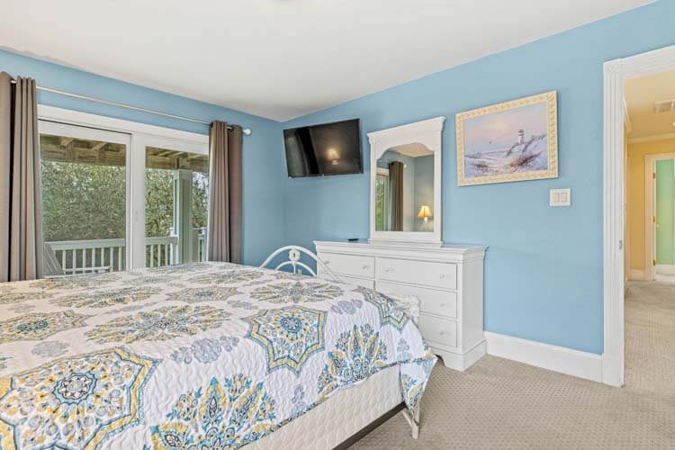 1st Floor King with Private Bath