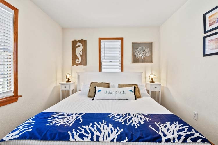 1st Floor King Bedroom
