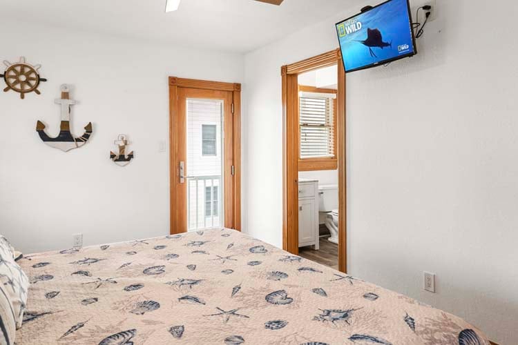 1st Floor King with Private Bath