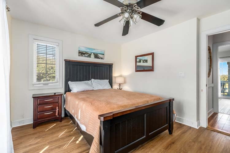 1st Floor Queen with Private Bath