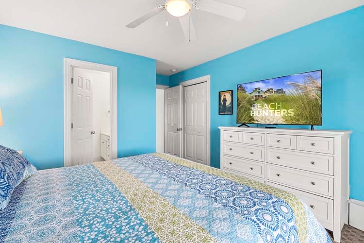 1st Floor King with Private Bath