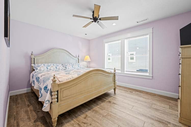 Ground Floor King with Private Bath (11)