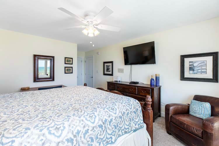 1st Floor King with Private Bath