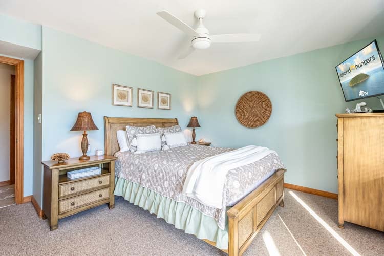 1st Floor Queen with Private Bath