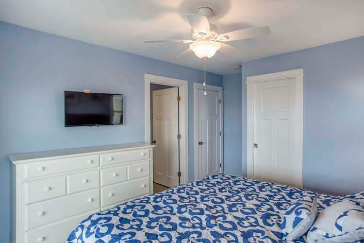 1st Floor King with Private Bath