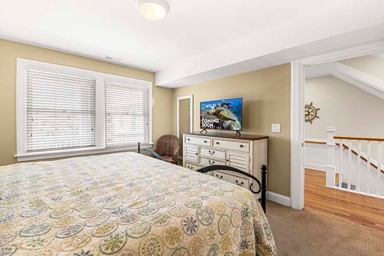 1st Floor King with Private Bath