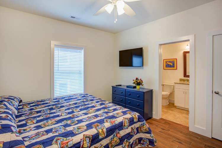 1st Floor King with Private Bath