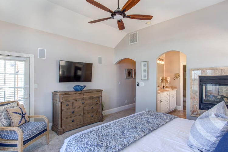 2nd Floor King with Private Bath