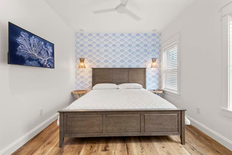 1st Floor King with Private Bath