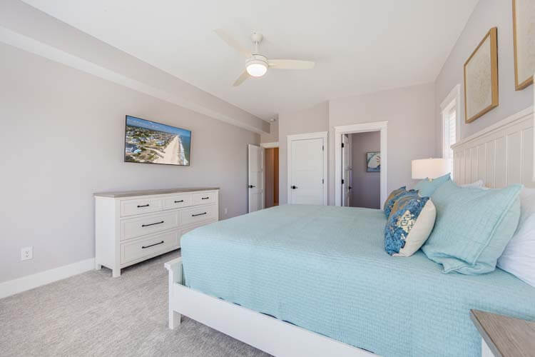 1st Floor King with Private Bath