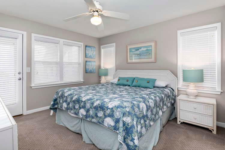 1st Floor King with Private Bath