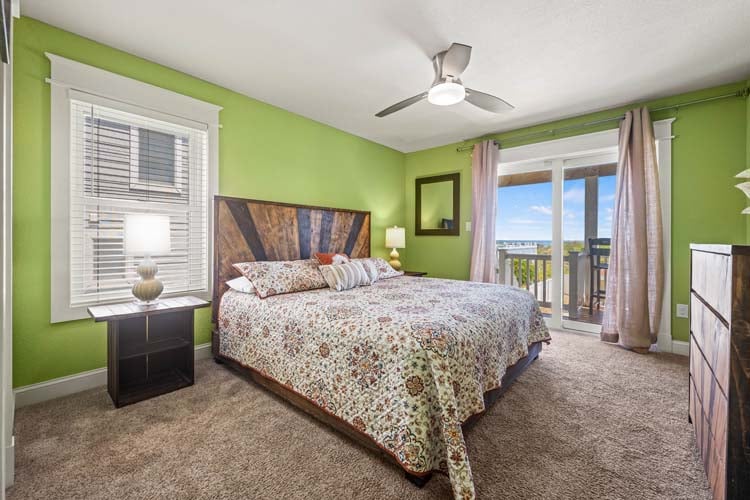 1st Floor King with Private Bath