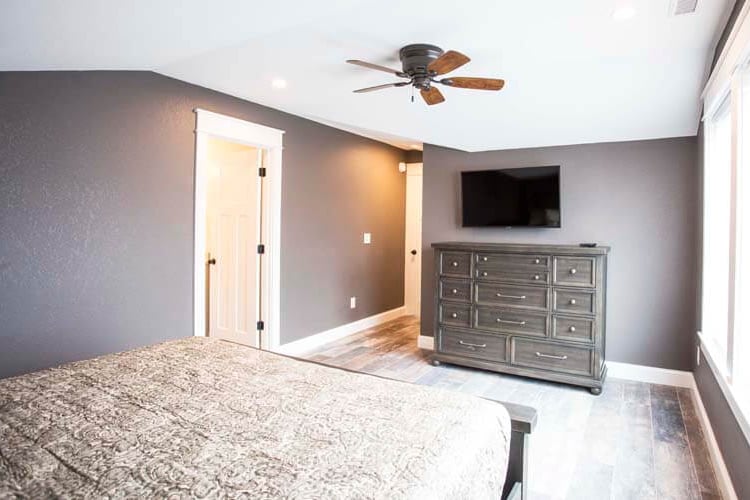 3rd Floor King with Private Bath (24)