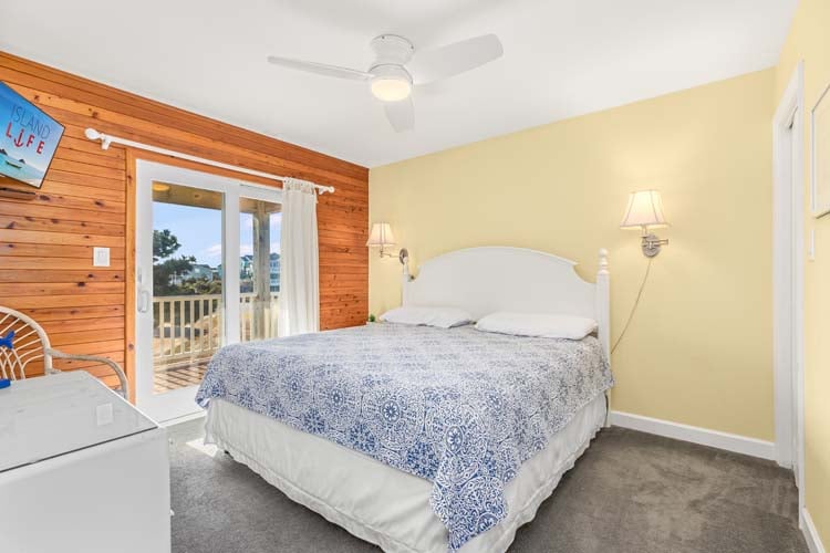 1st Floor King with Shared Bath