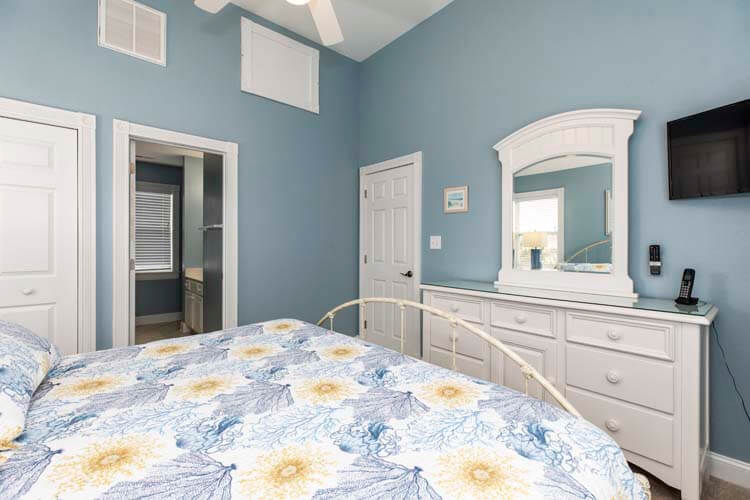 2nd Floor King with Private Bath