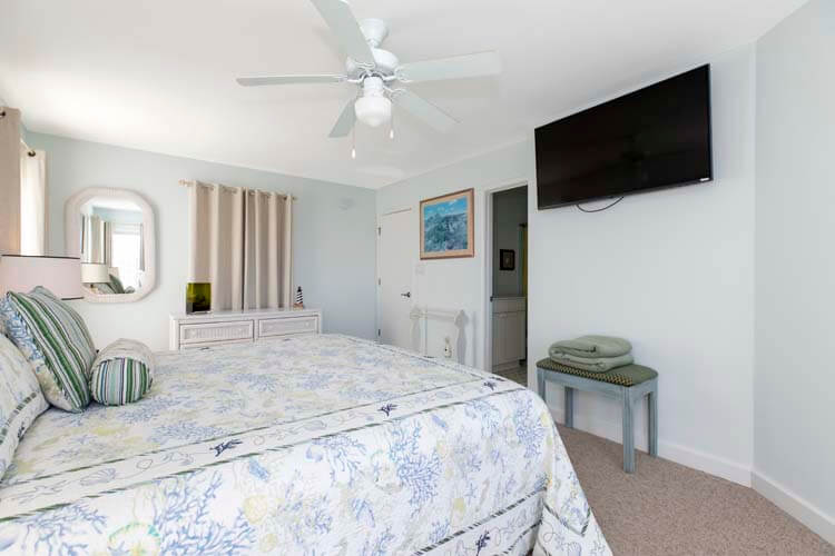 1st Floor King with Private Bath