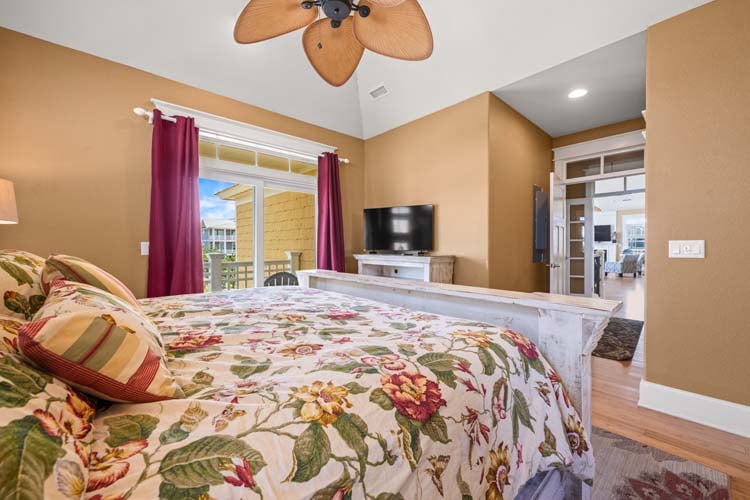 2nd Floor King with Private Bath