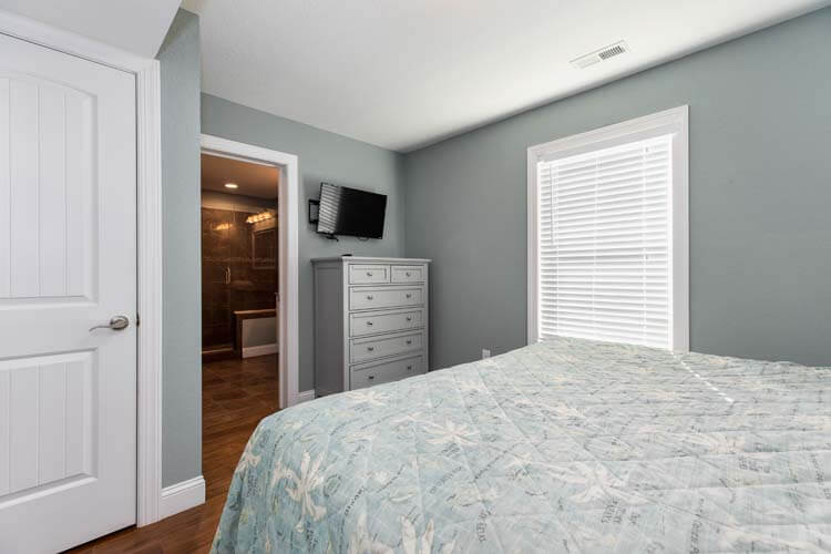2nd Floor King with Private Bath (16)