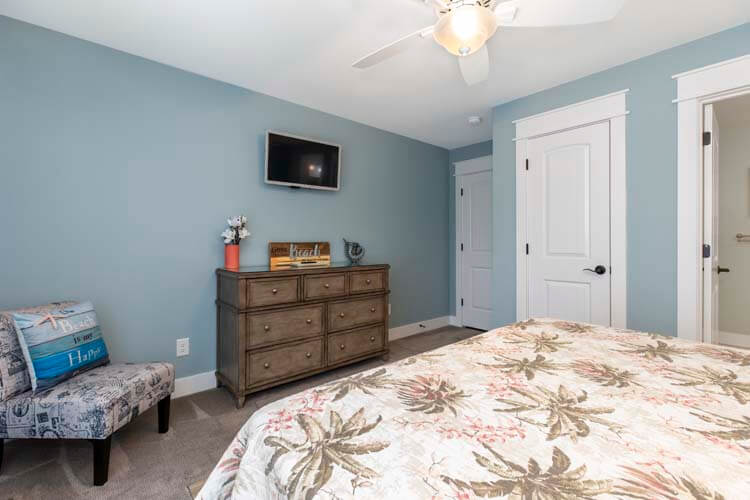 1st Floor King with Private Bath