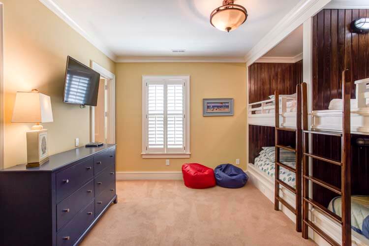 Ground Floor Twin Bunks with Private Bath