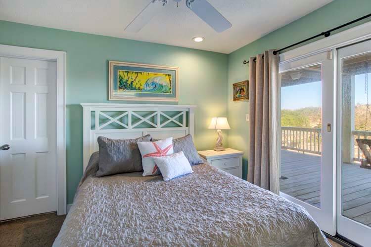 1st Floor Queen Bedroom