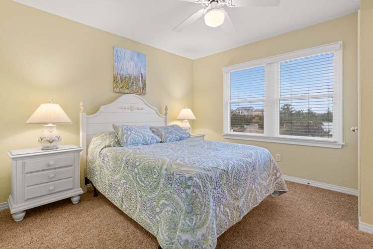 1st Floor Queen with Shared Bath