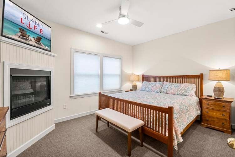 1st Floor King with Private Bath (5)