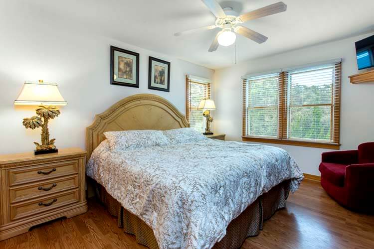 1st Floor King with Private Bath