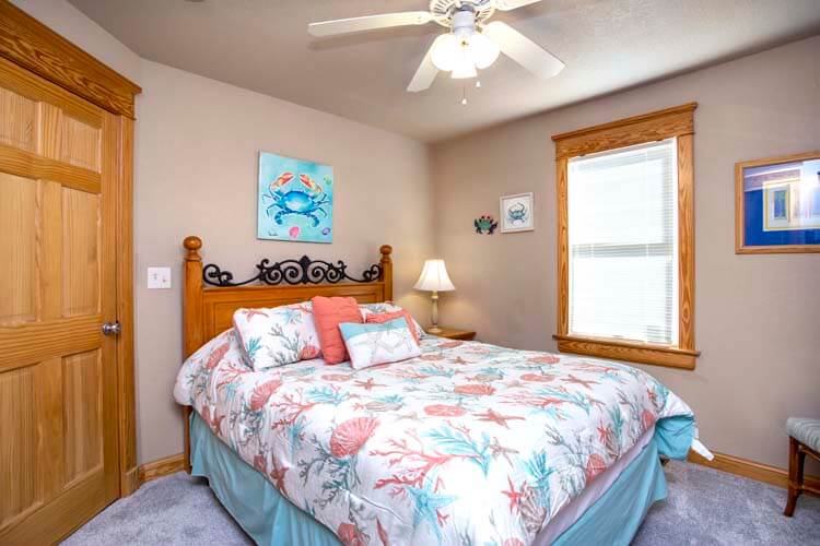 1st Floor Queen with Private Bath